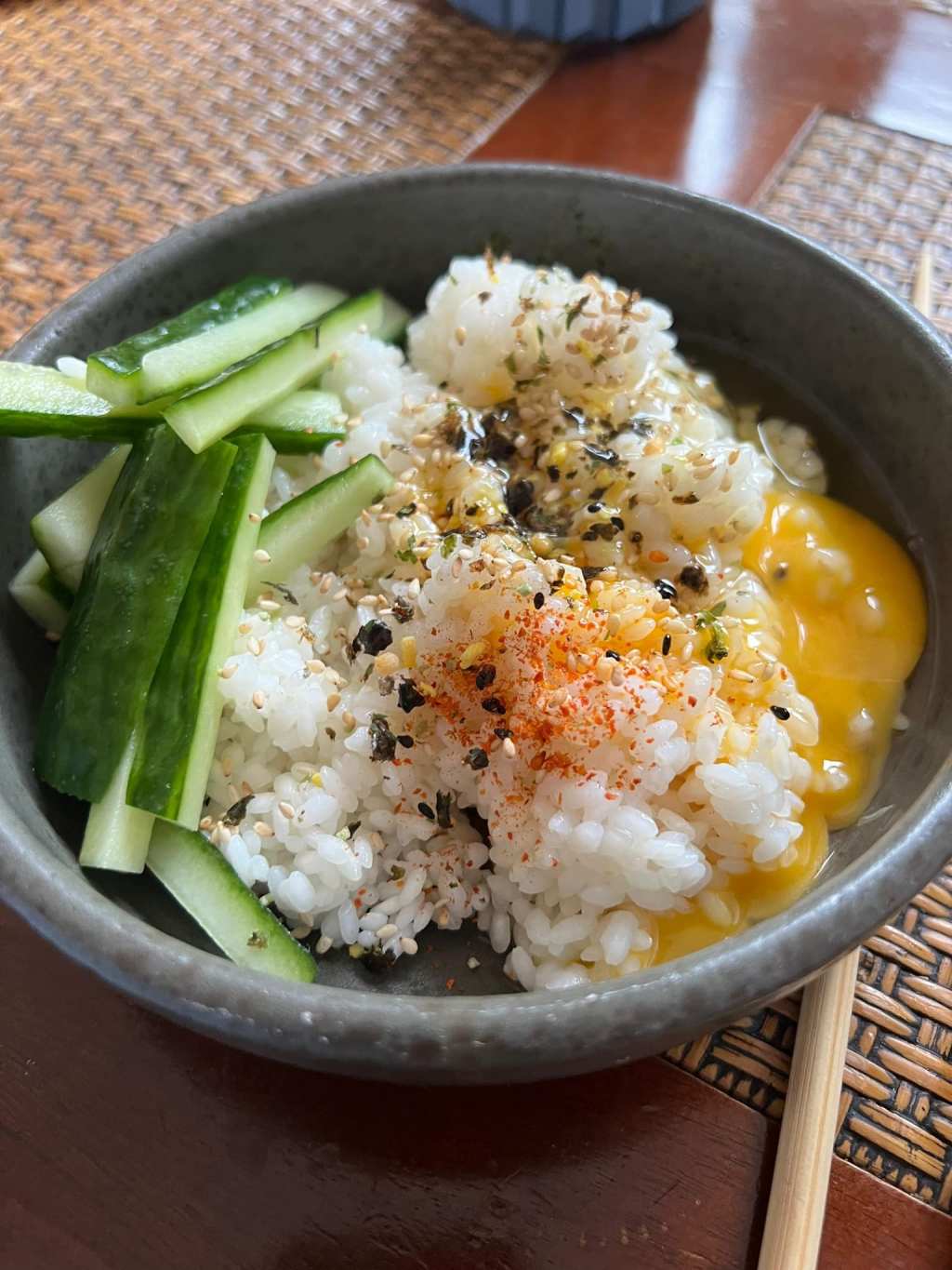 Oeuf et bol de riz japonais- Tamago kake gohan